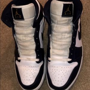 Jordan 1 Mid Obsidian